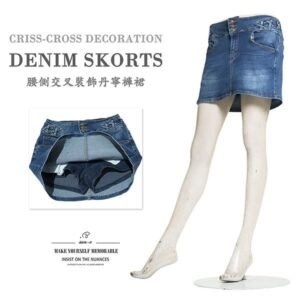 涼爽牛仔褲裙 中腰丹寧褲裙 短褲裙 牛仔裙褲 三排扣彈性牛仔裙 顯瘦牛仔短裙 裙子 裙中褲 側腰交叉裝飾 Jean Skorts Denim Skorts Mid-rise Denim Skirts Stretch Jeans (050-6065-31)牛仔色 S M L XL (腰圍:26~33英吋 / 66~84公分) 女 [實體店面保障] sun-e